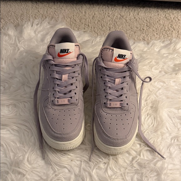 Nike Women's Lavender Sneakers Size 6 - Picture 8 of 12